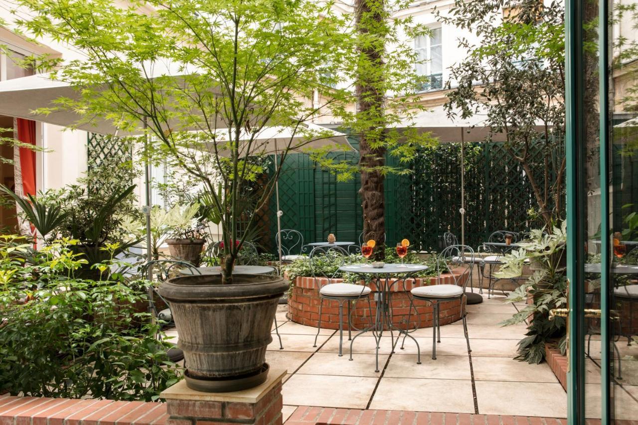 Family Room with Garden View