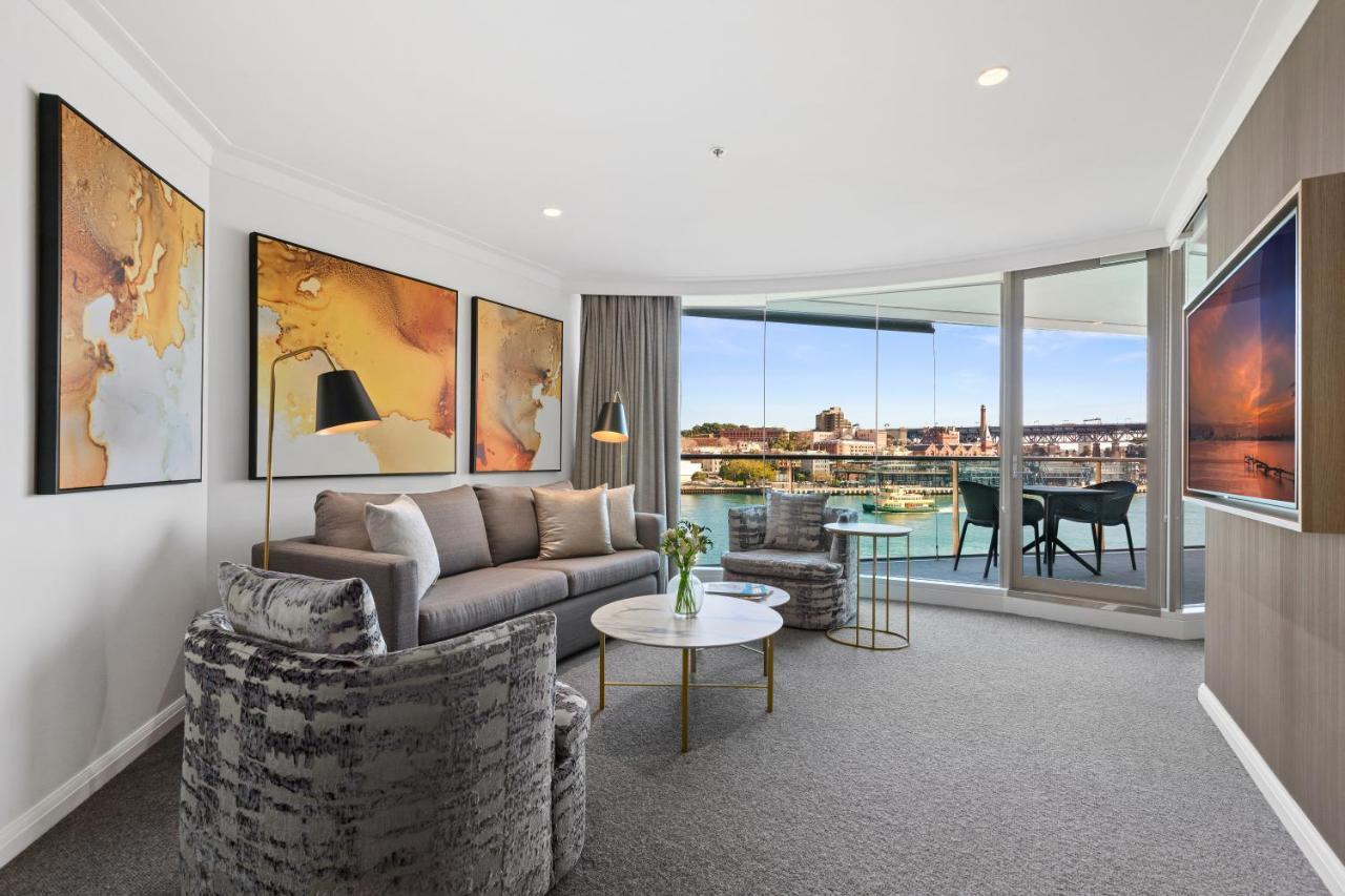 Deluxe One-Bedroom Apartment with Harbor View
