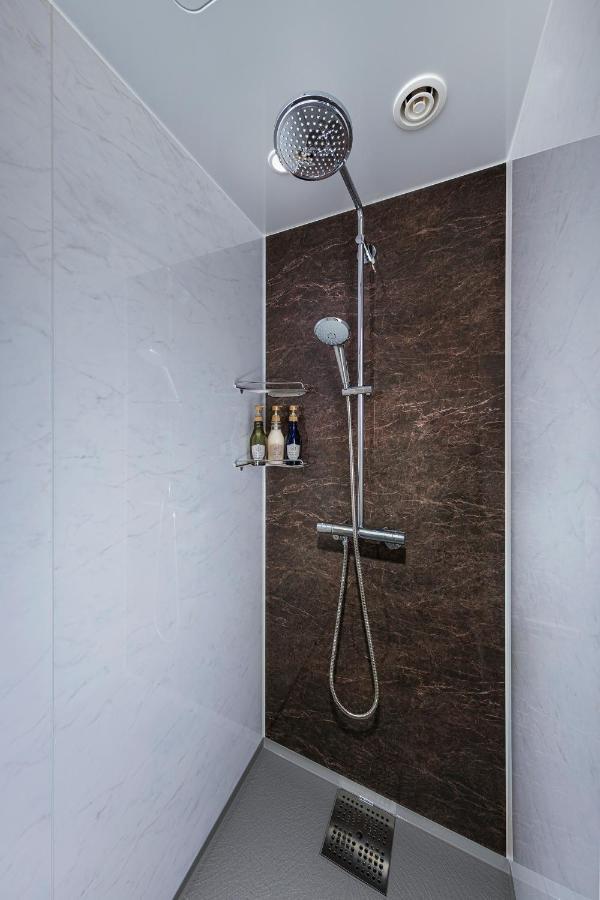 Deluxe Twin Room (30sqm) with Shower Booth and Sofa Bed for 4 people - Non-Smoking
