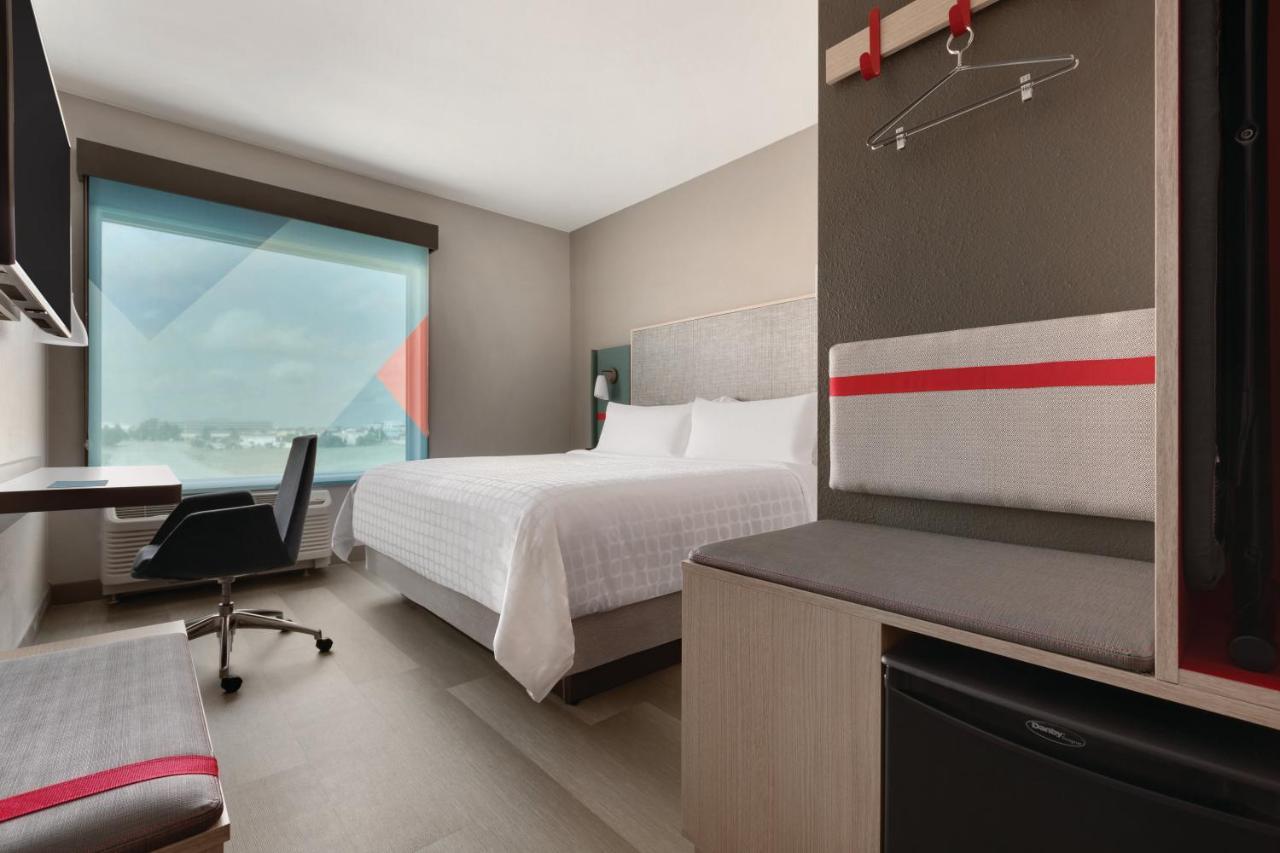 King Room with Roll-In Shower - Disability Access