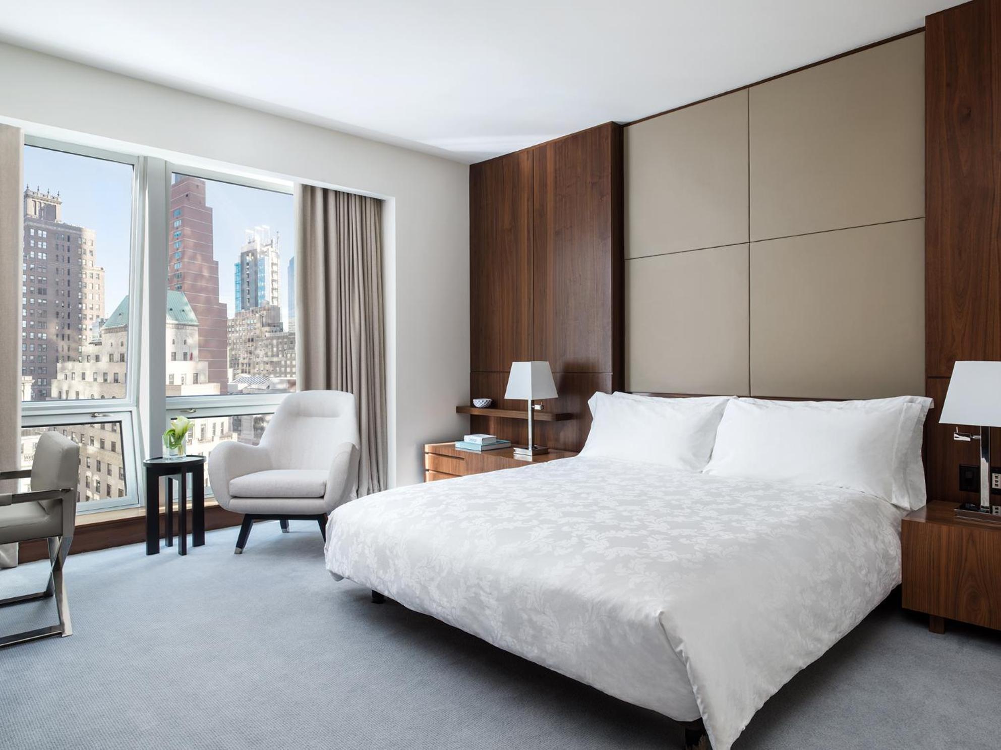 Club One-Bedroom Empire State View Suite