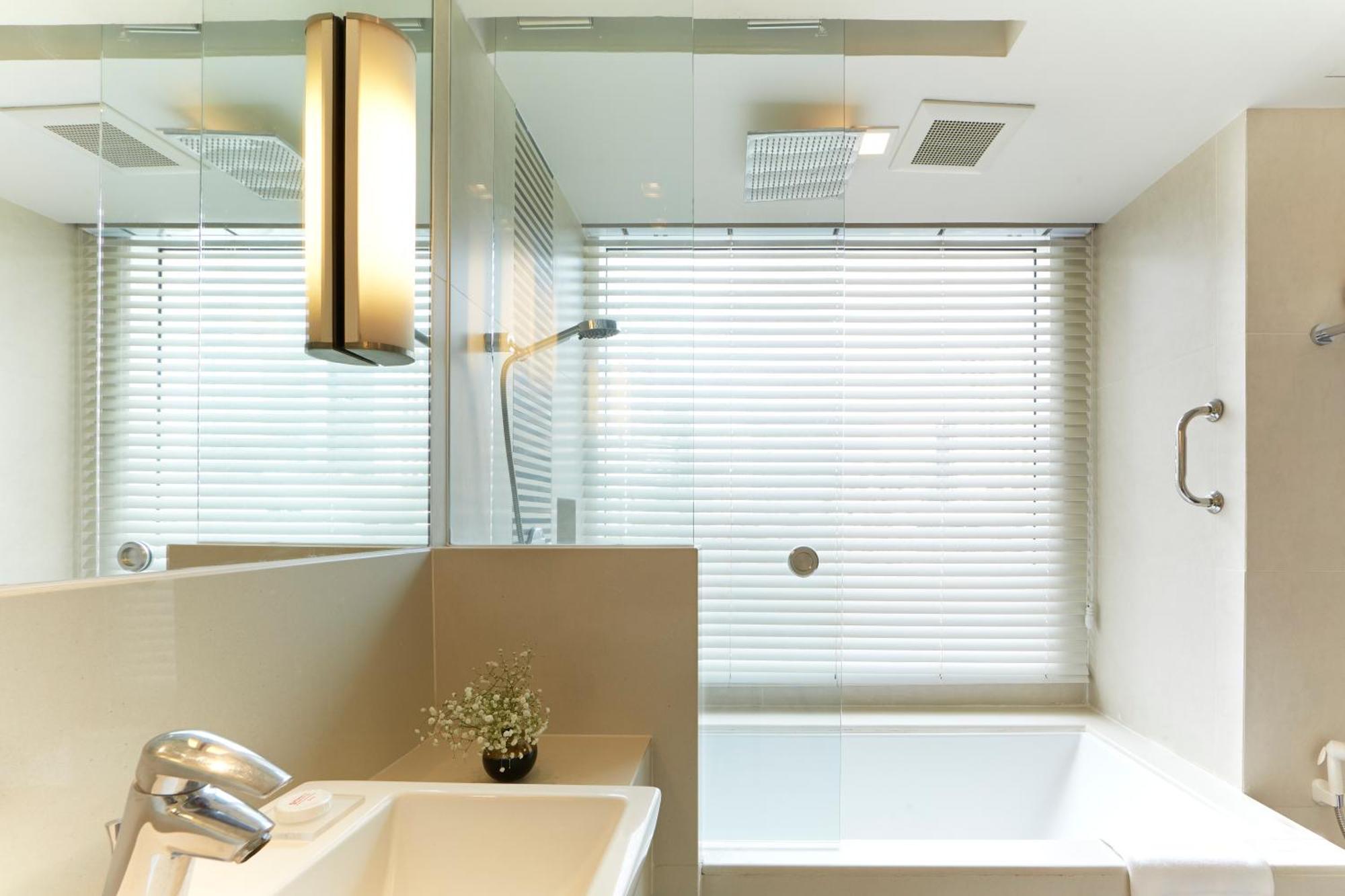 Deluxe One Bedroom Suite (City View)
