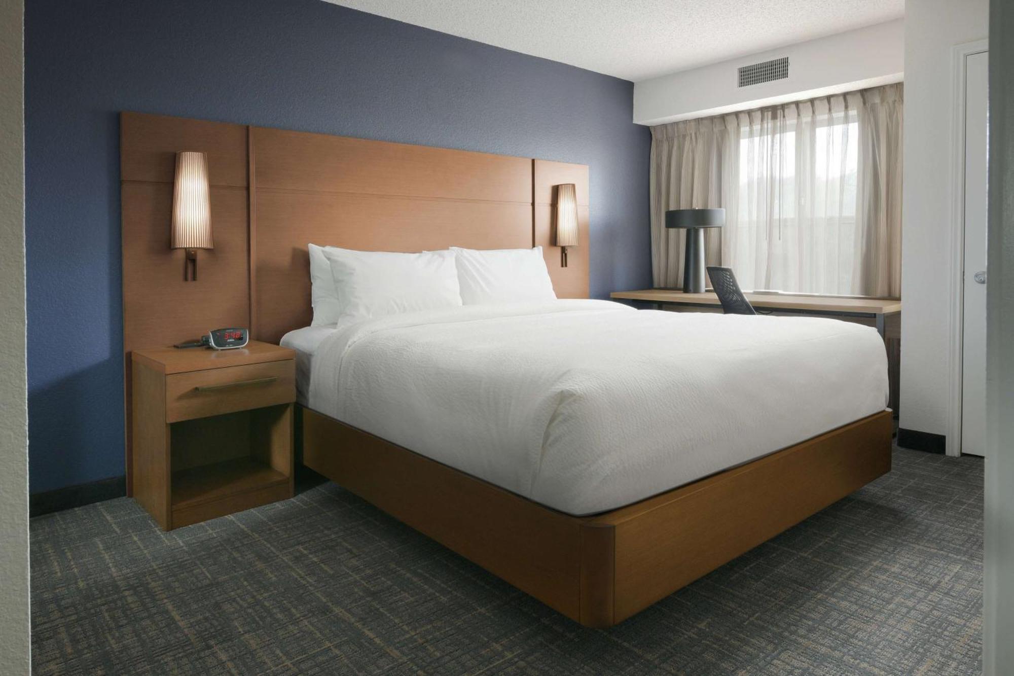 Two-Bedroom Suite Two Queen Beds Hearing Accessible,1189394095:JPEG