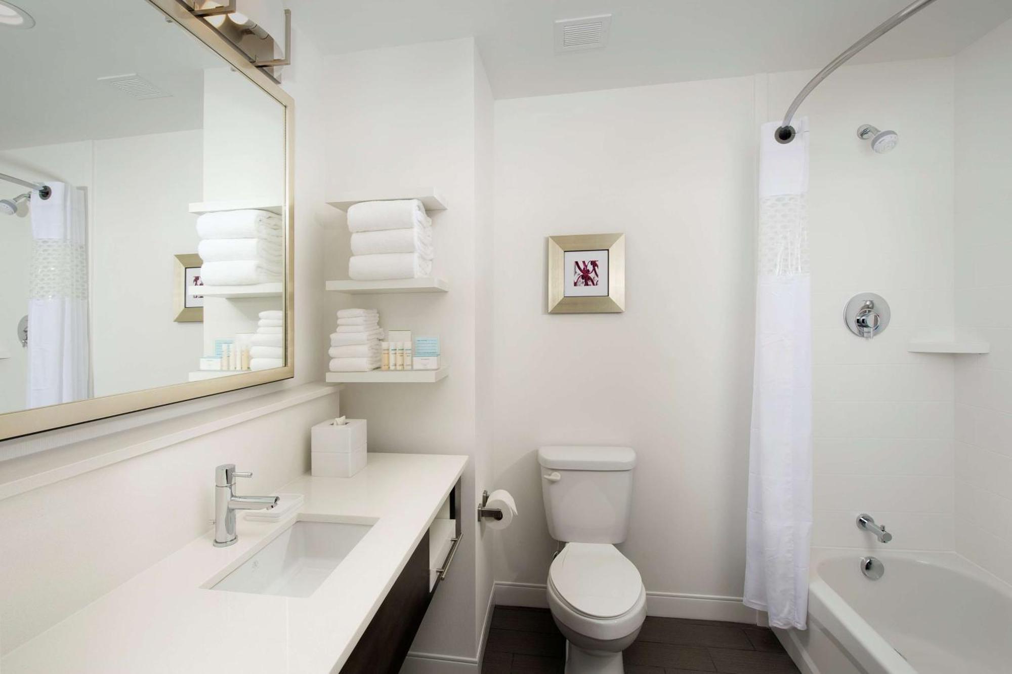 King Room - Hearing Access/Non-Smoking