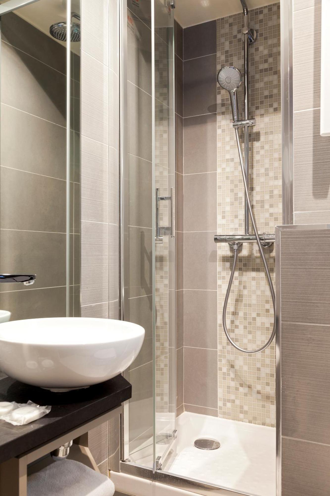 Superior Triple Room with Sacre Coeur View