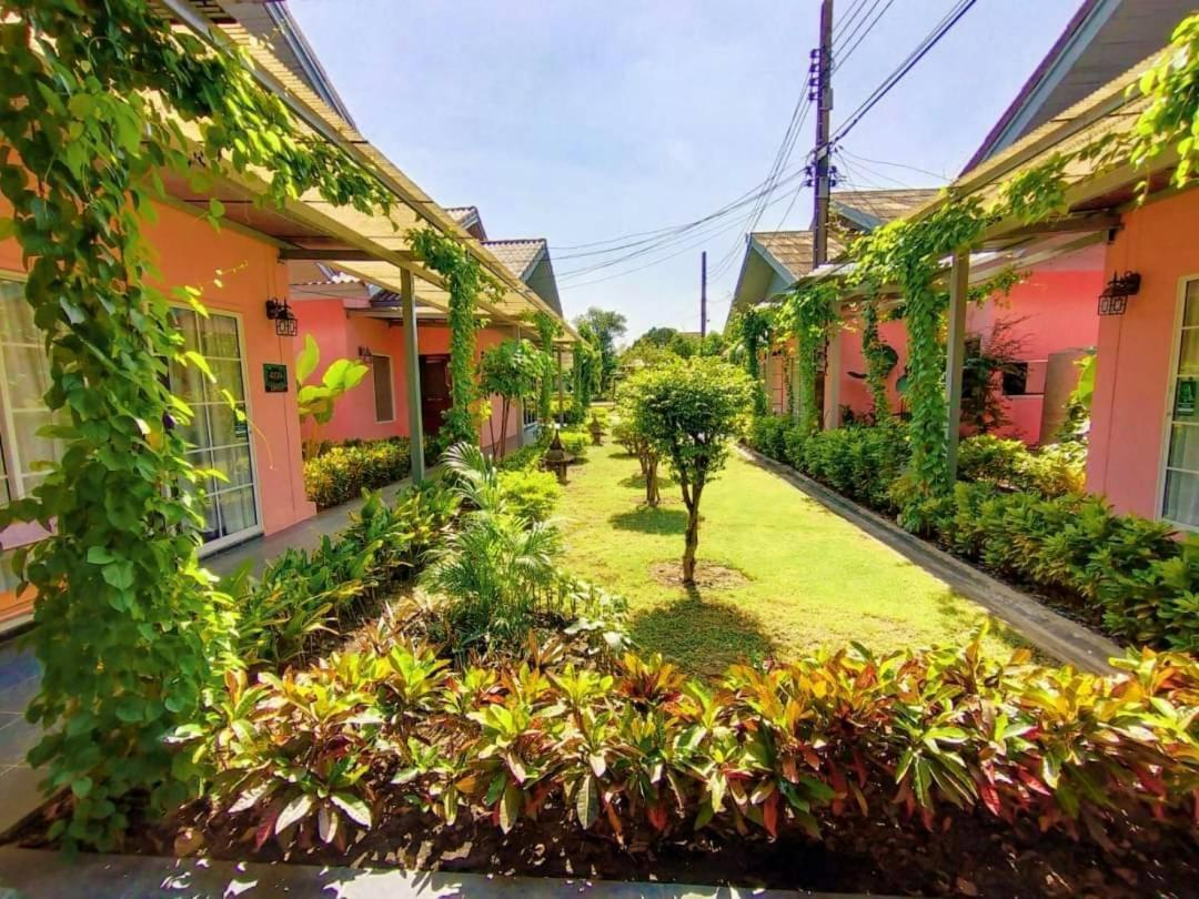 Bungalow with Garden View