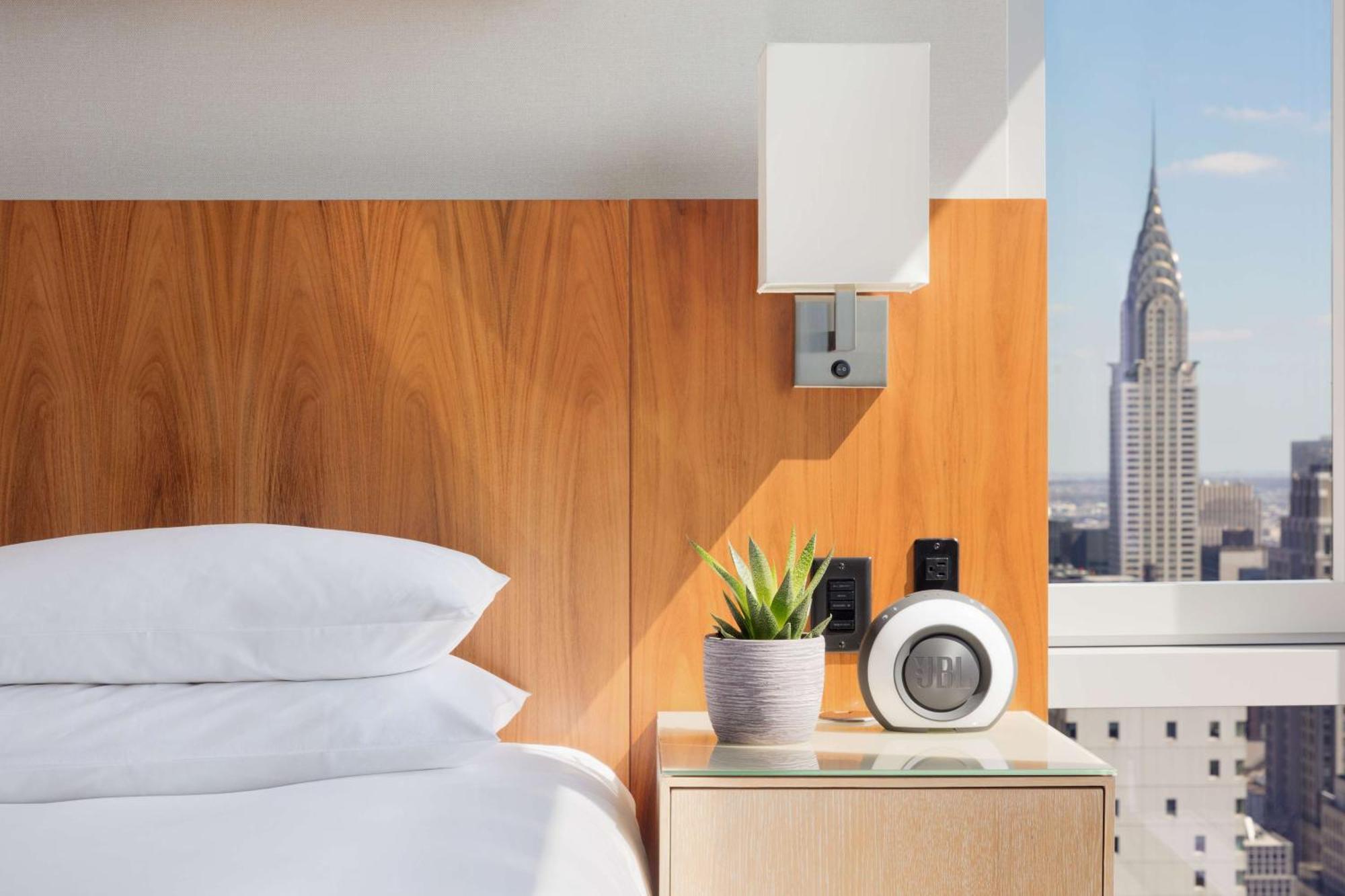 King Suite Skyline View High Floor