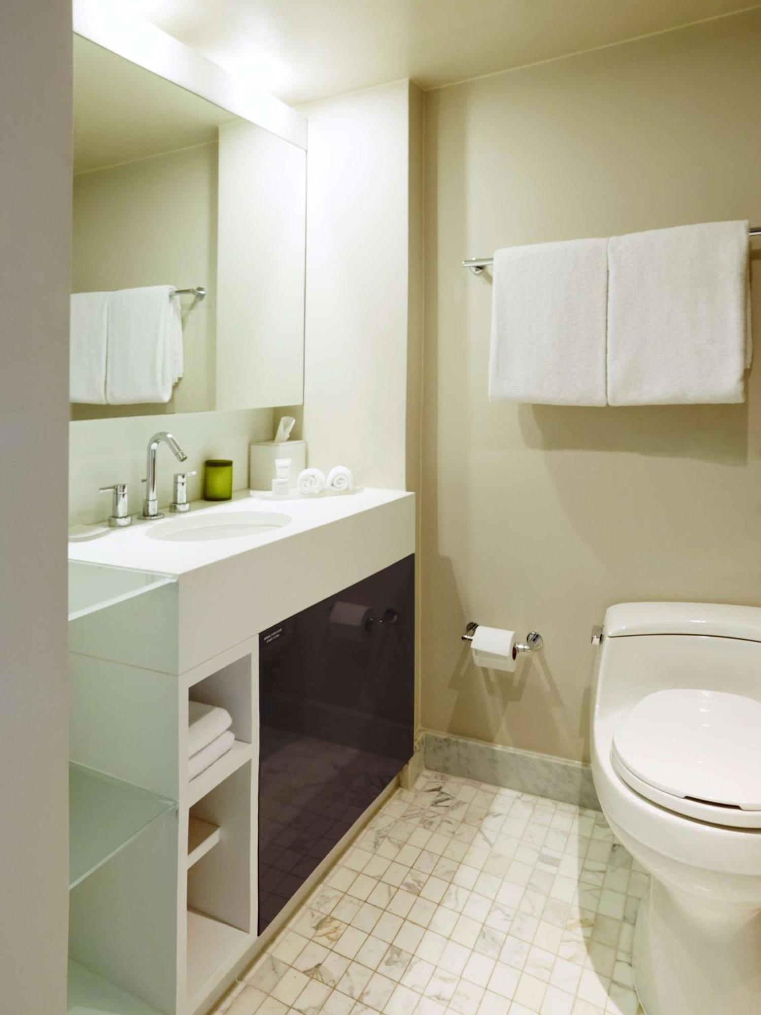 Queen Room with Two Queen Beds and Accessible Shower - Disability Access