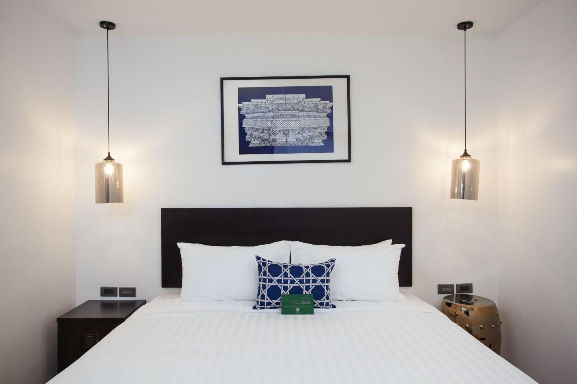 Deluxe King Suite