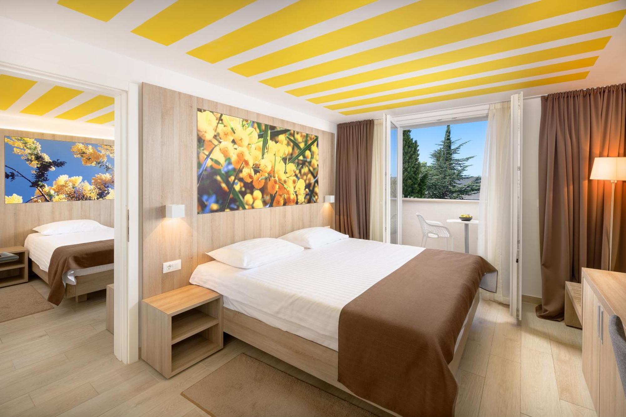 Superior Family Room with Balcony and Garden View - Residence