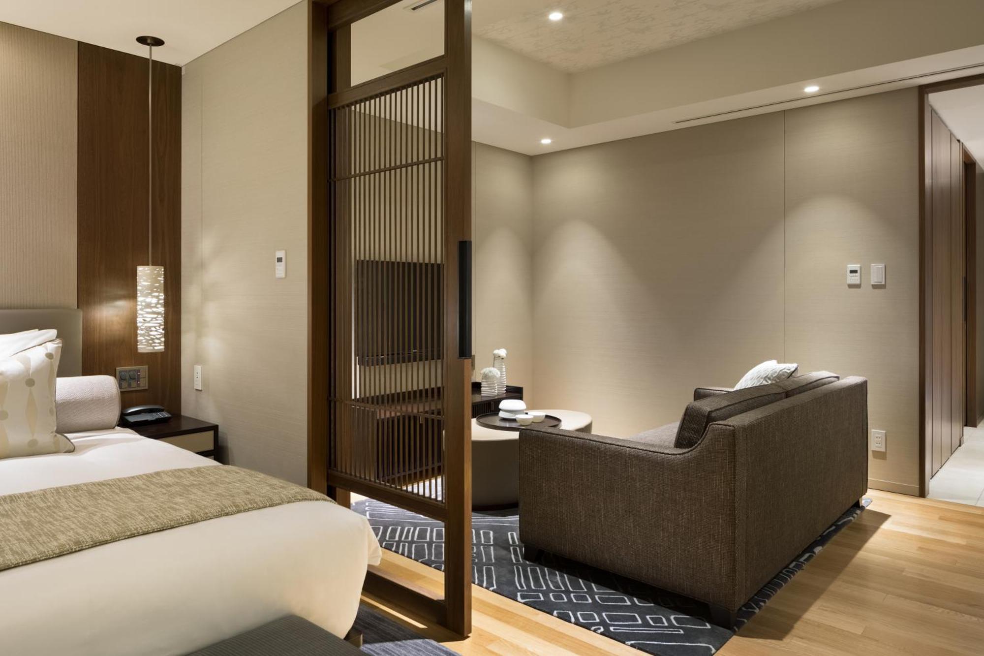 Deluxe One-Bedroom Apartment Twin