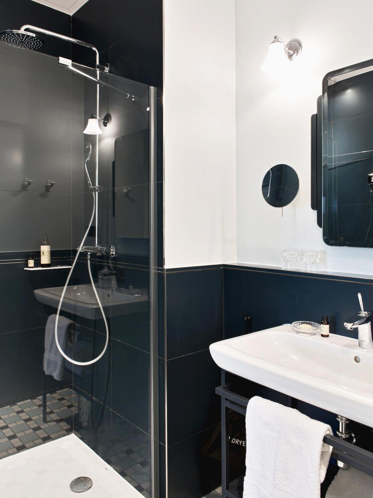 Double or Twin Room with Terrace - "Aubépine" - Maison Boileau-  39 rue Boileau