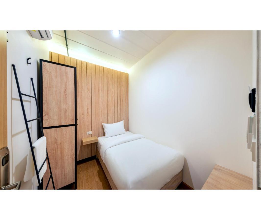 Single Room with Shared Bathroom