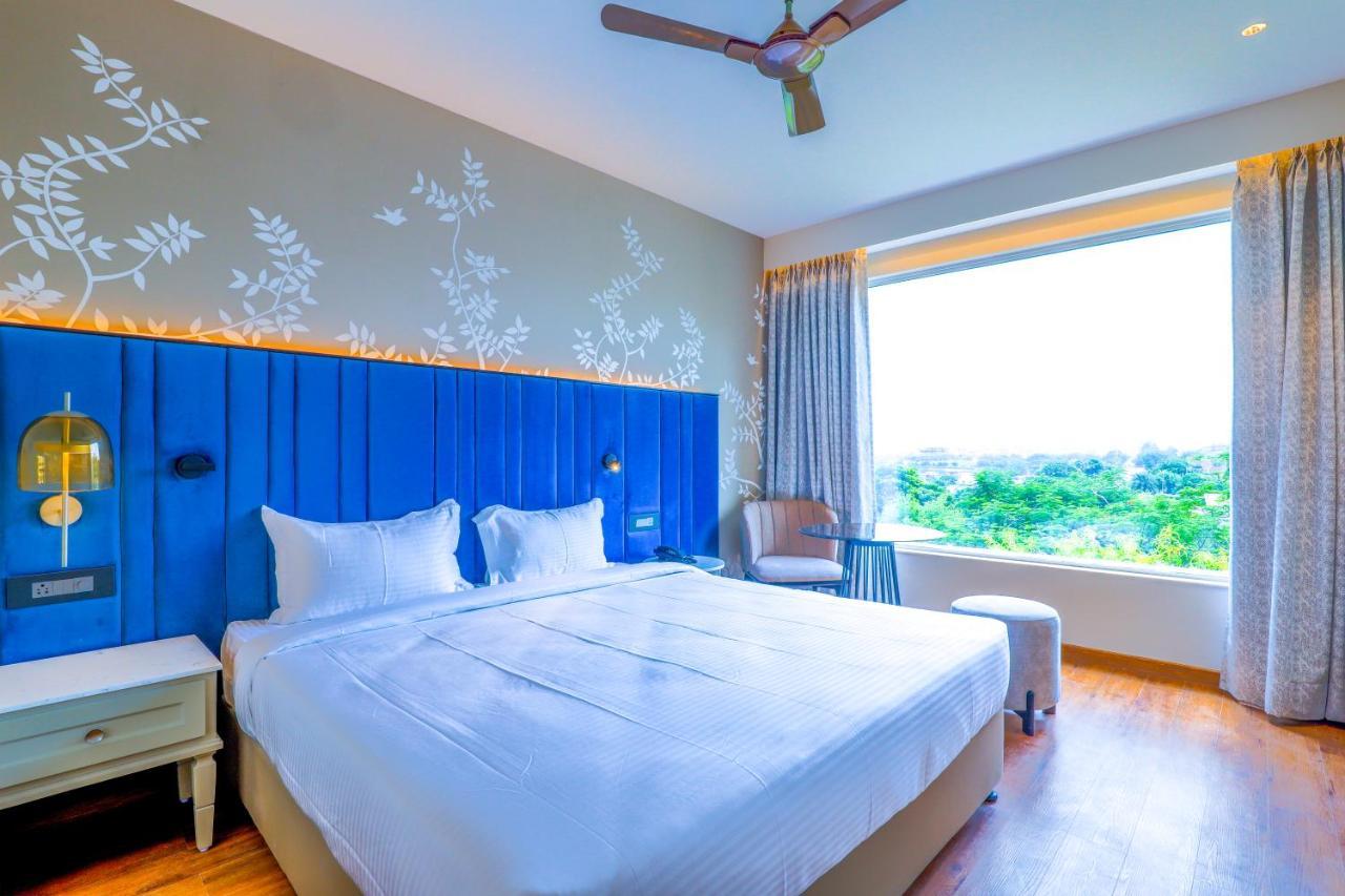 Deluxe Room Queen Bed,1296395485:JPEG