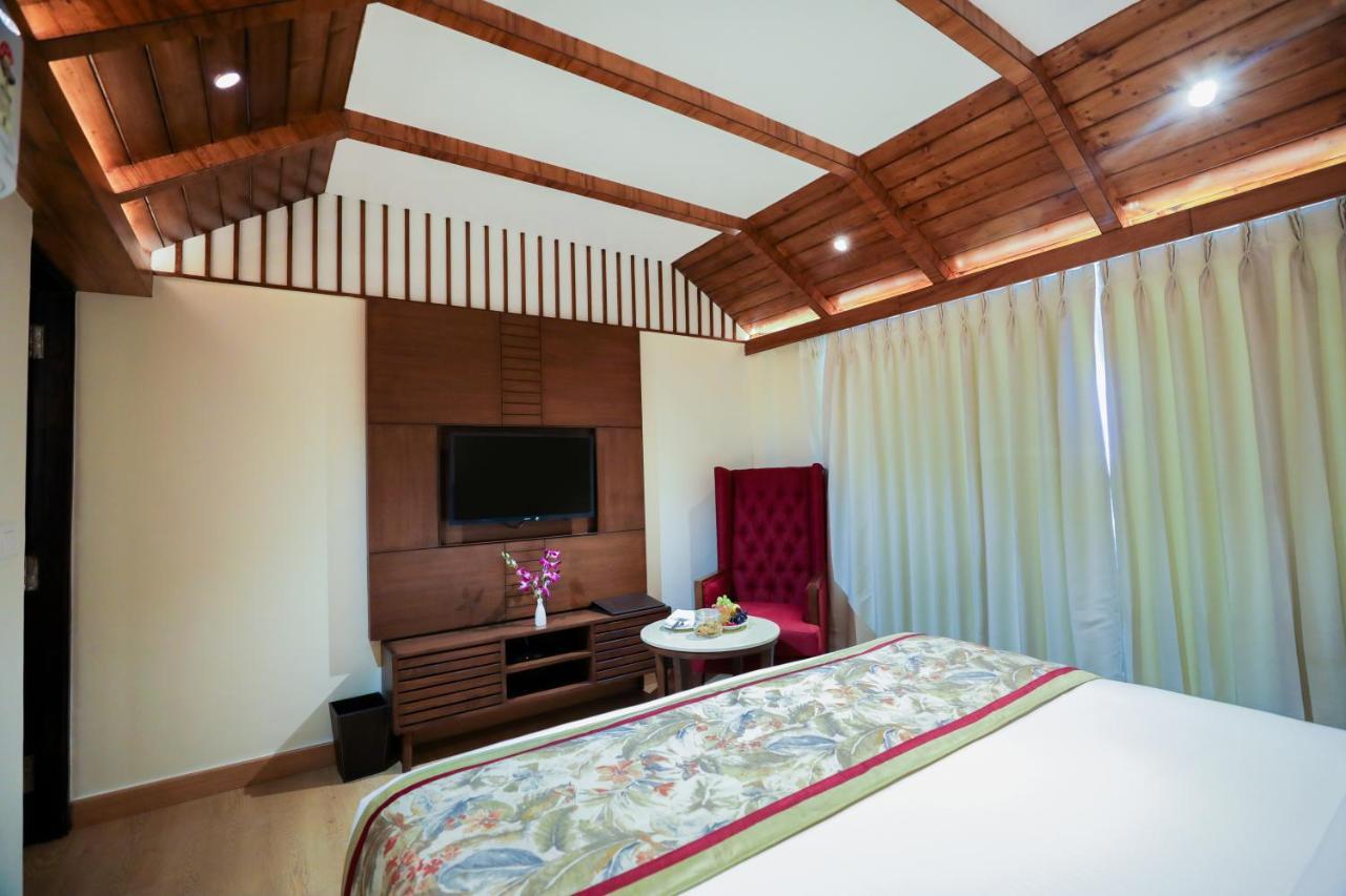 Deluxe Room - Enjoy 1+1 Happy Hours Timing - 11 am - 7 Pm