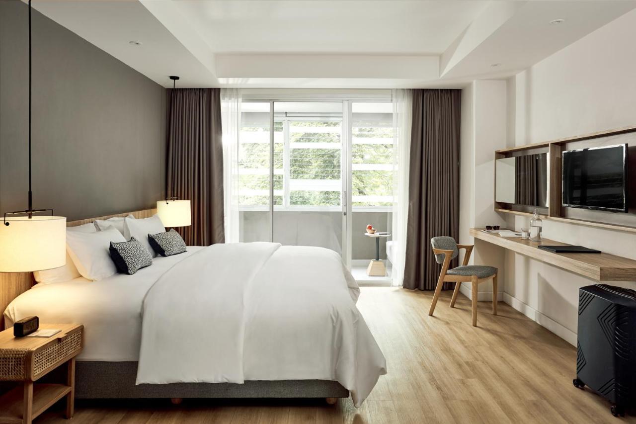 Deluxe Double or Twin Room with Enclosed Balcony