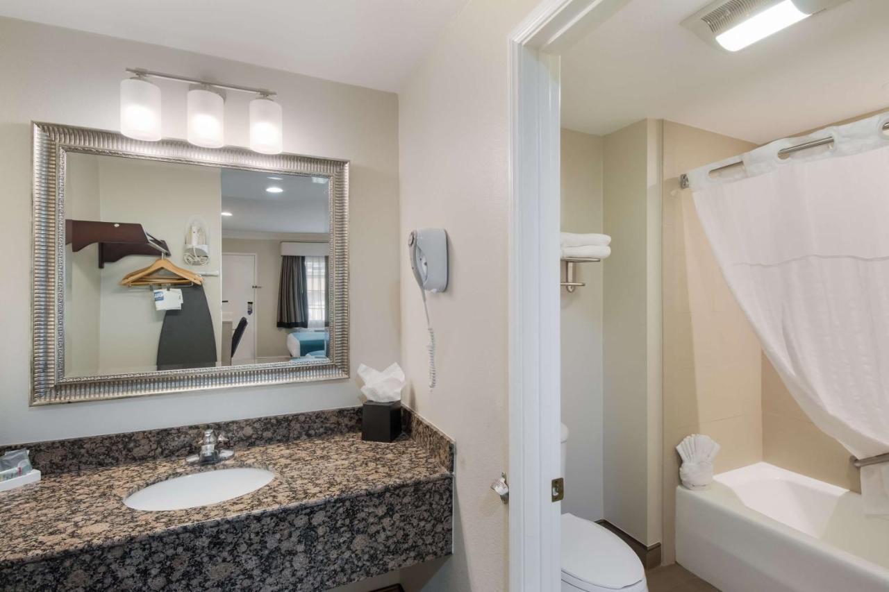 Two-Room Queen Suite with Two Queen Beds and Sofa Bed - Non-Smoking