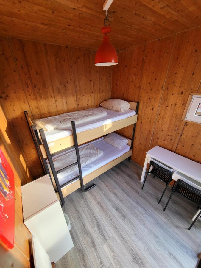 2-personersværelse med fælles badeværelse