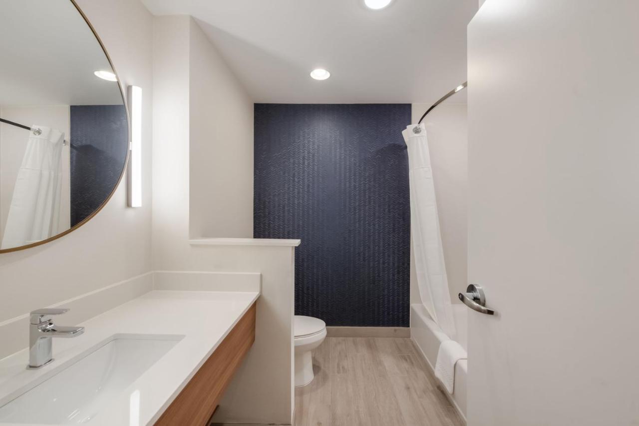 Queen Room with Two Queen Beds - Hearing Accessible