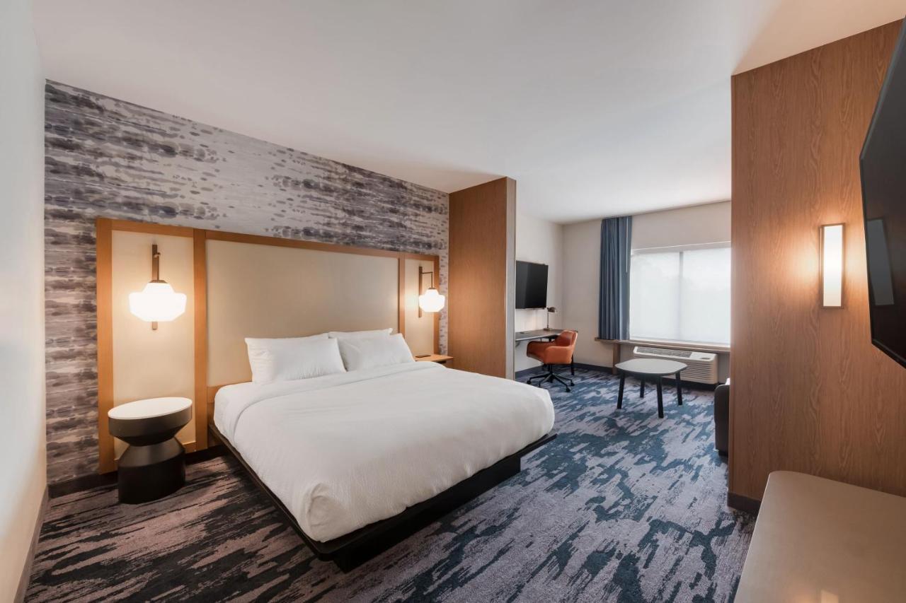 Deluxe Studio with King Bed and Sofa Bed