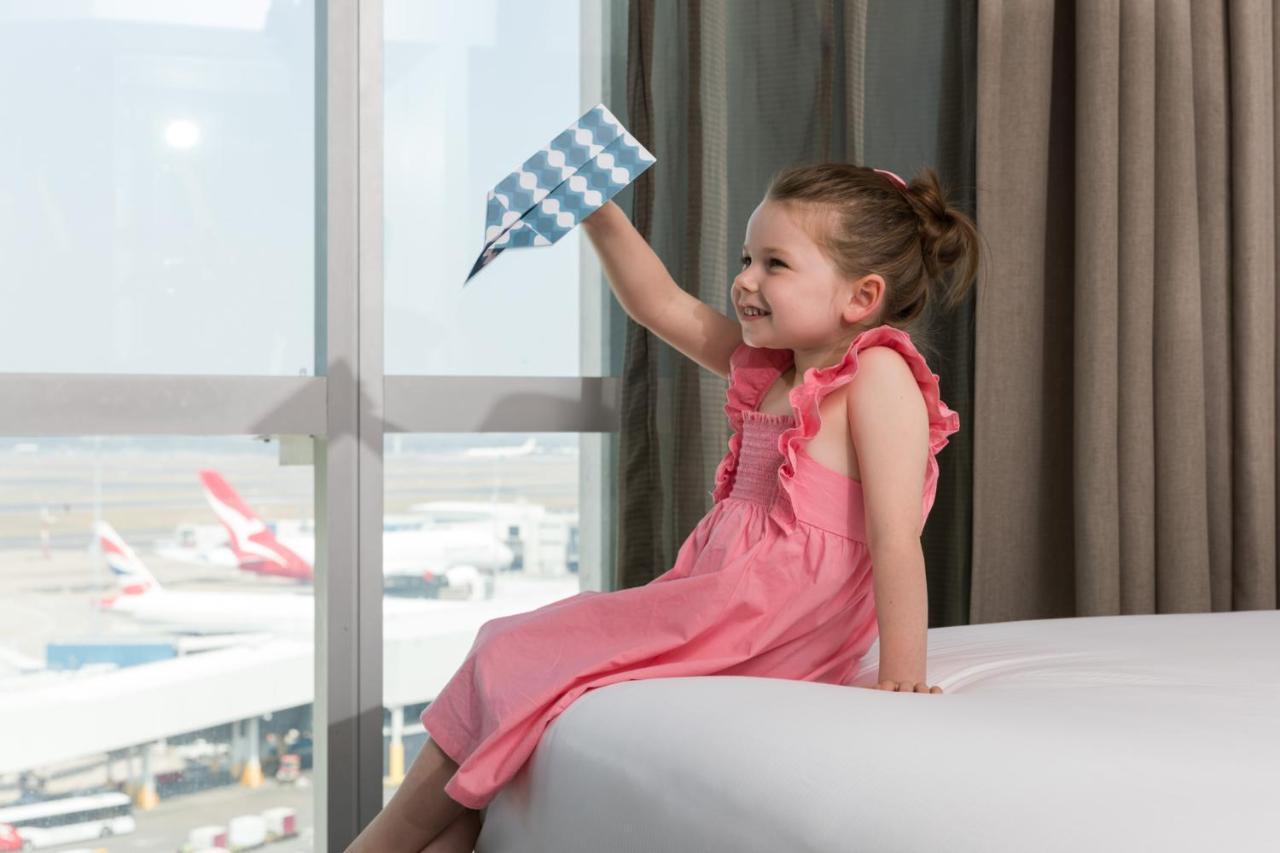 Deluxe Airport View King Room - Plane Spotting Package