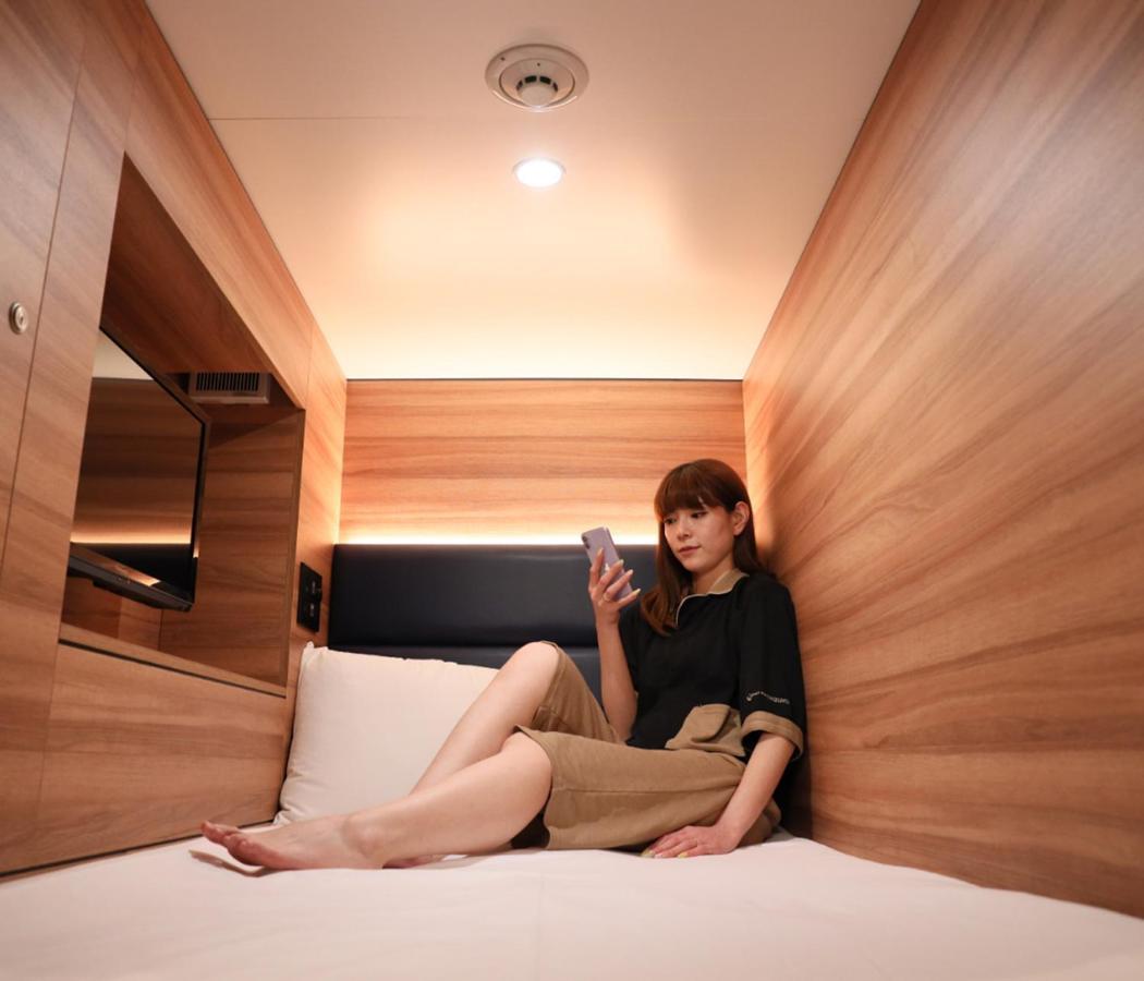 Capsule Room Female
