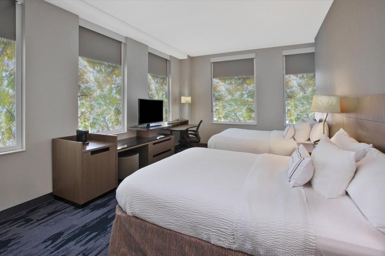 Queen Room with Two Queen Beds - Hearing Accessible