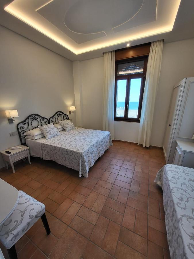 Camera Tripla con Vista Mare