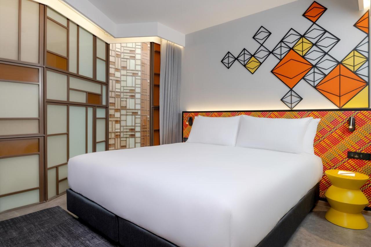 Superior King Room with Atrium View