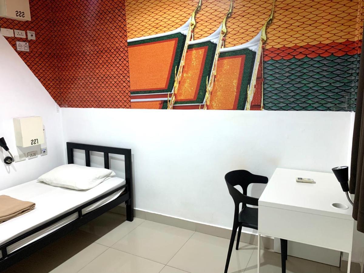 Single Room with Shared Bathroom