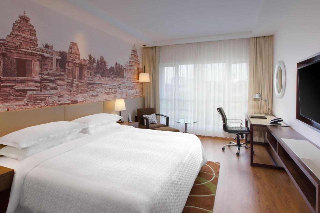Superior Room - King Bed