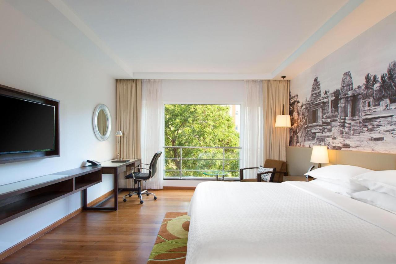 Deluxe Room - King Bed