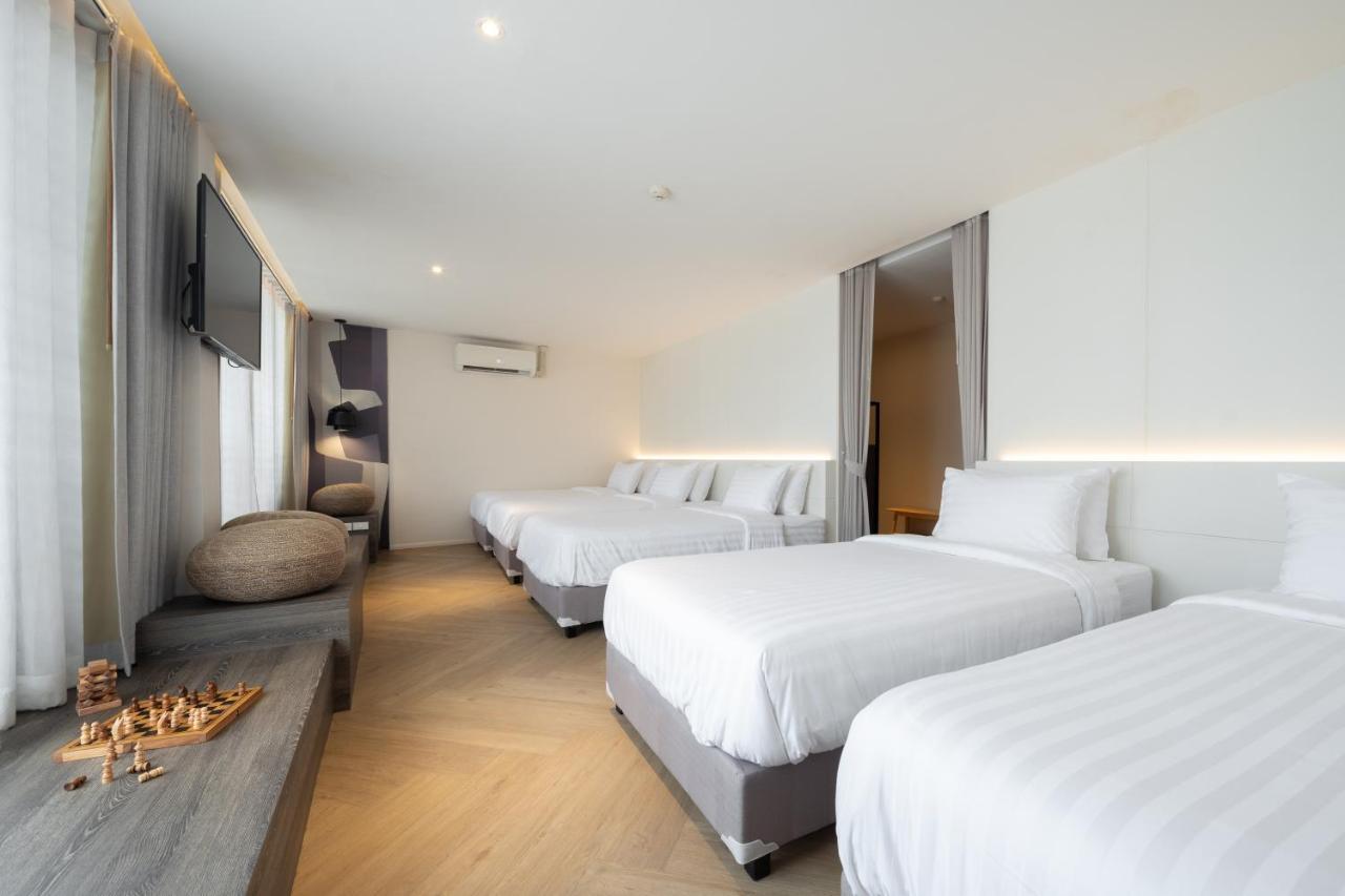 5 Bed Rooms