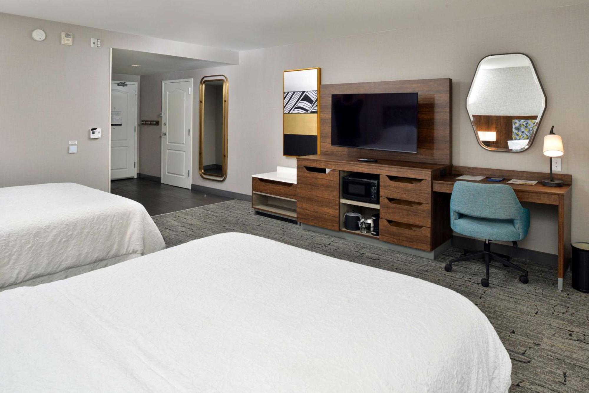 Queen Room Two Queen Beds Mobility Hearing Access or Non-Smoking,1434373996:JPEG