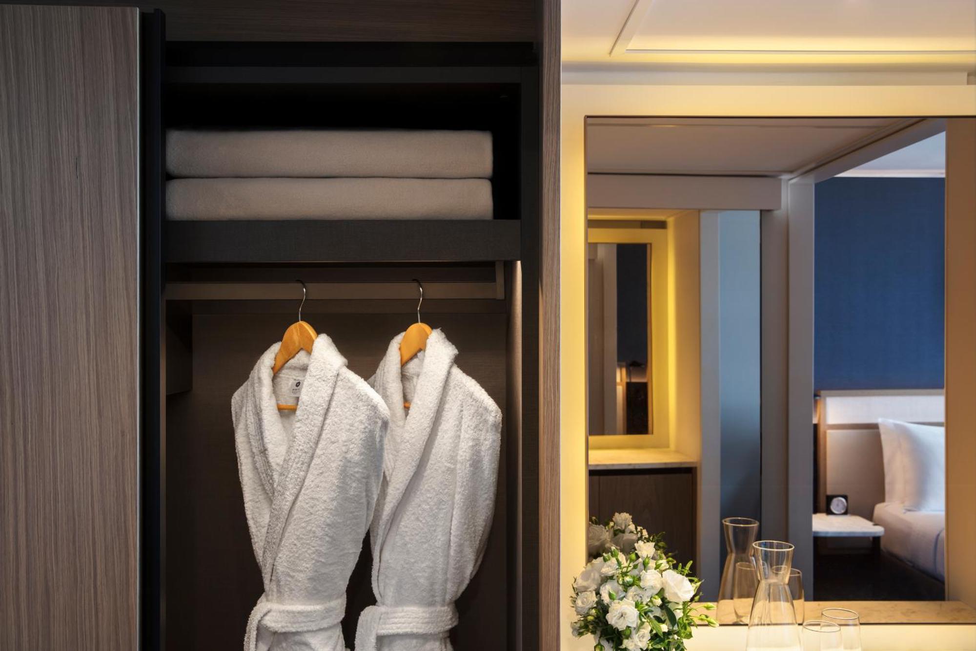 Twin Room,1439427688:JPEG