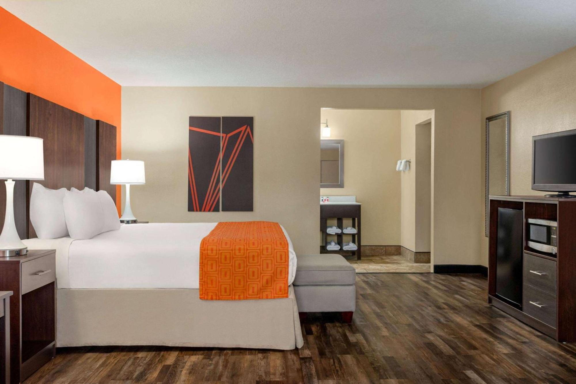 Deluxe King Room