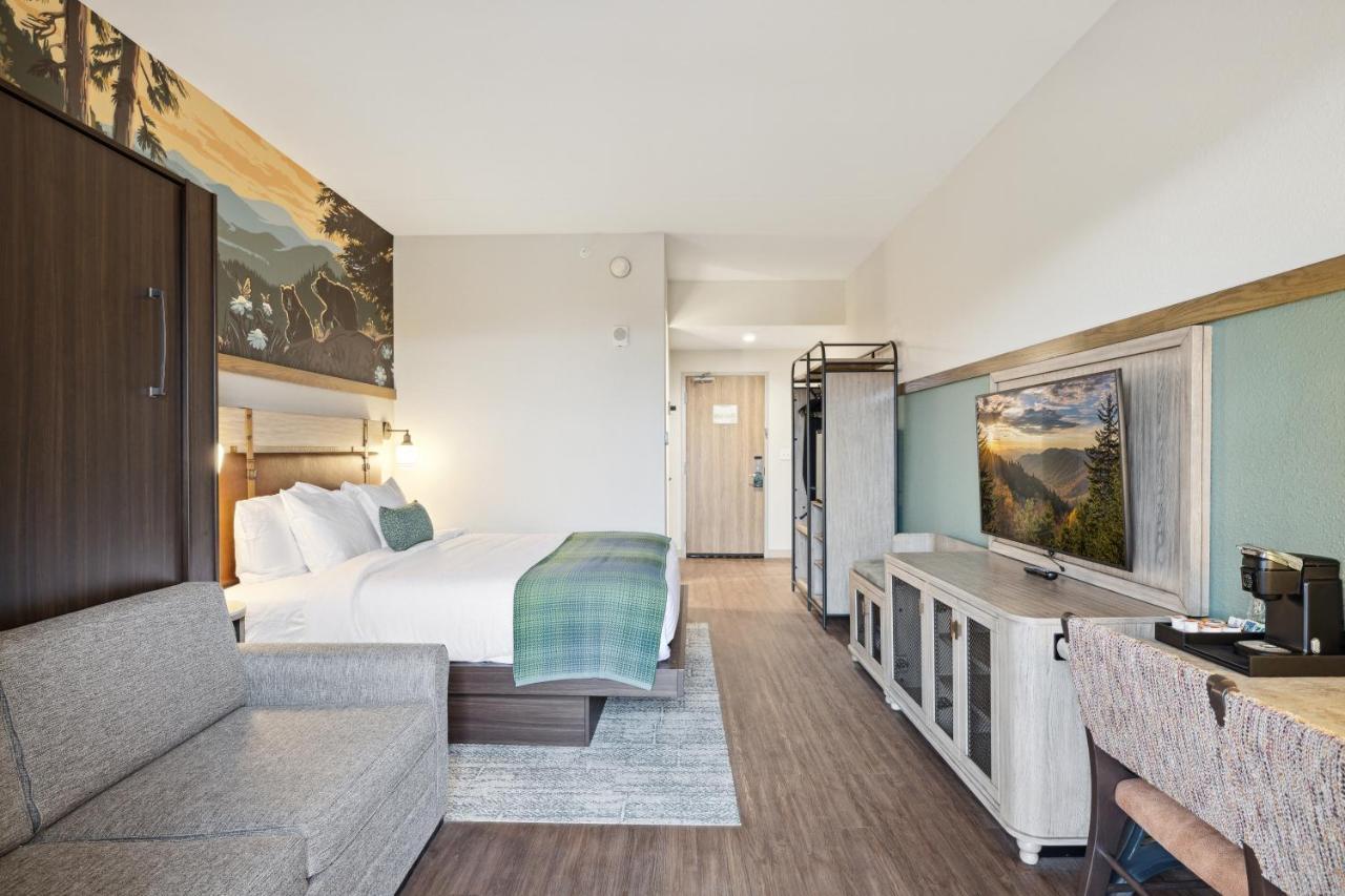 King Room with Murphy Bed