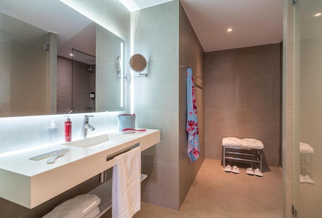 Suite with Sea View (2 Adults + 2 Children),1498477759:JPEG