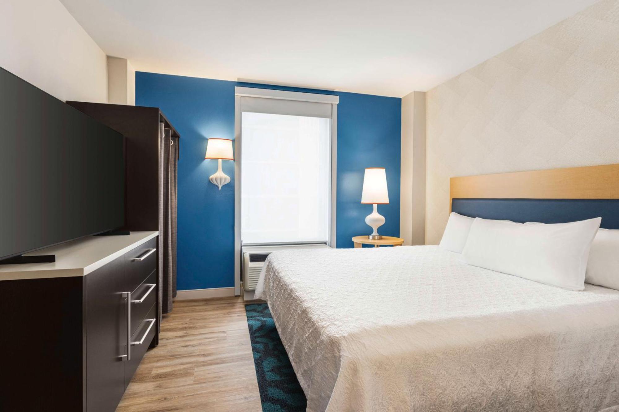 One-Bedroom King Suite - Non-Smoking