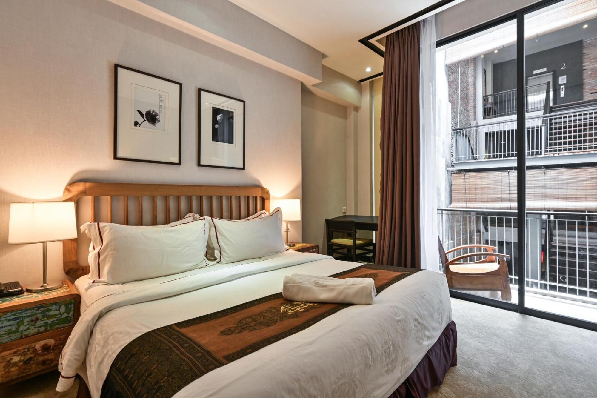 Premium King Room