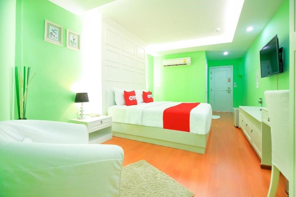 Queen Room with Garden View