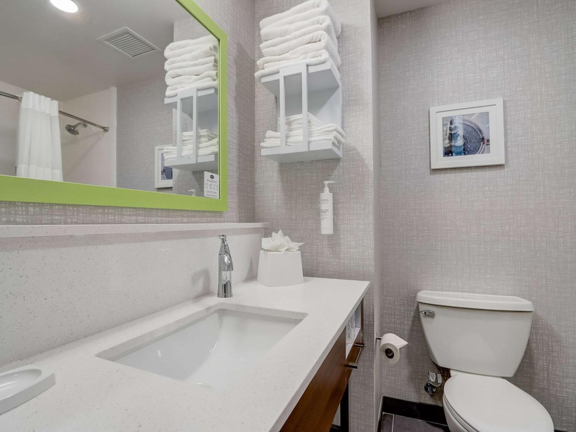 King Room with Bath Tub - Mobility Access