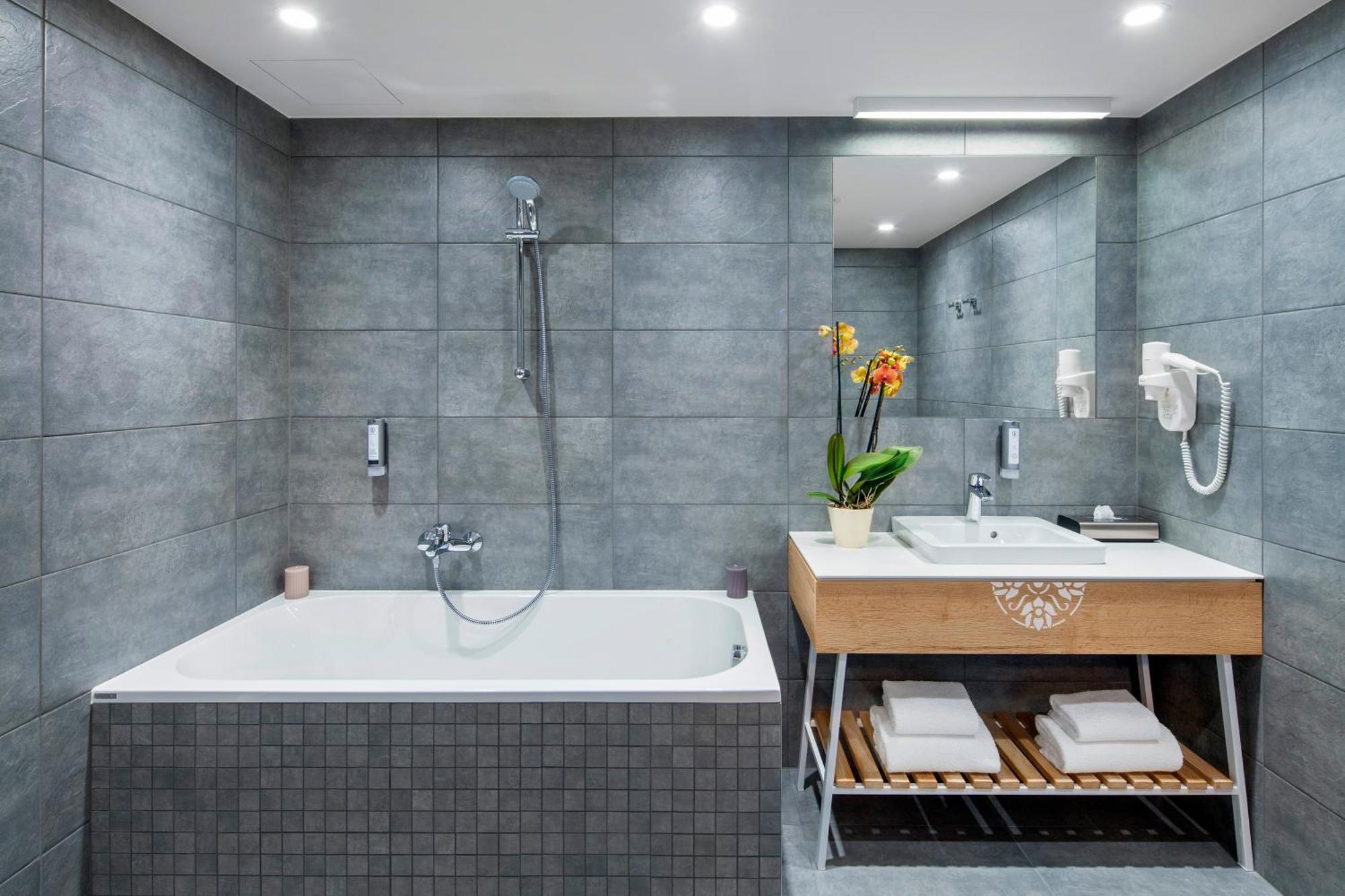 Maisonette 1 double bed 1 single bed without access to the thermal baths,1544883289:JPEG