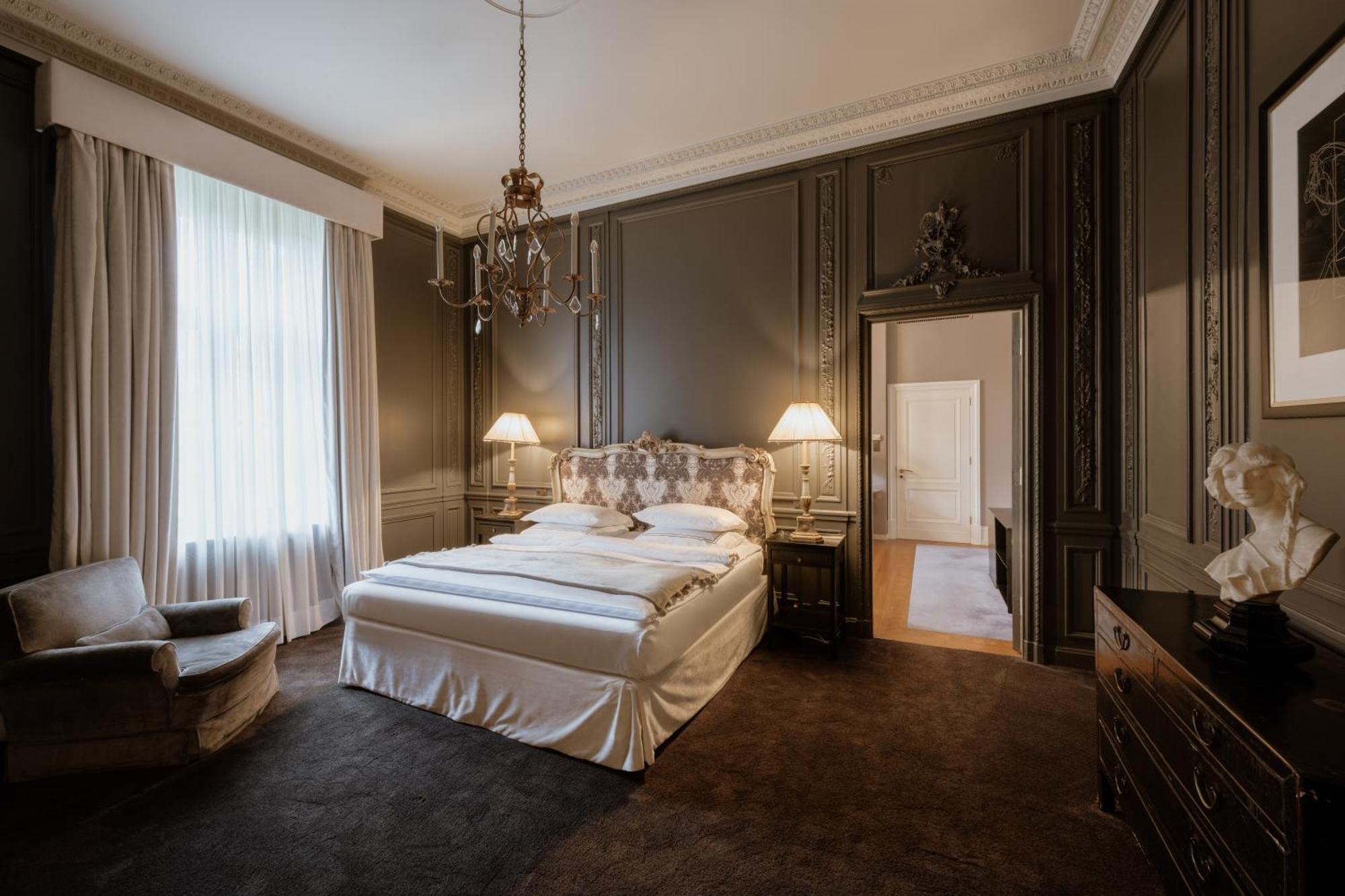 Executive-suite