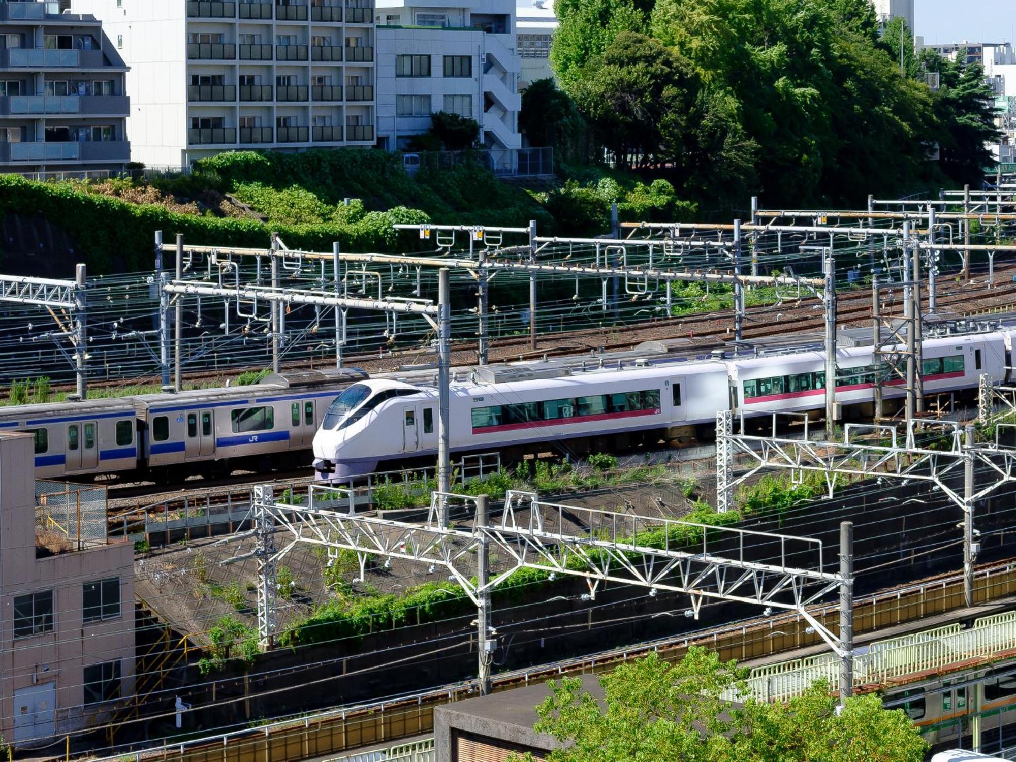 Train View Family Apartment