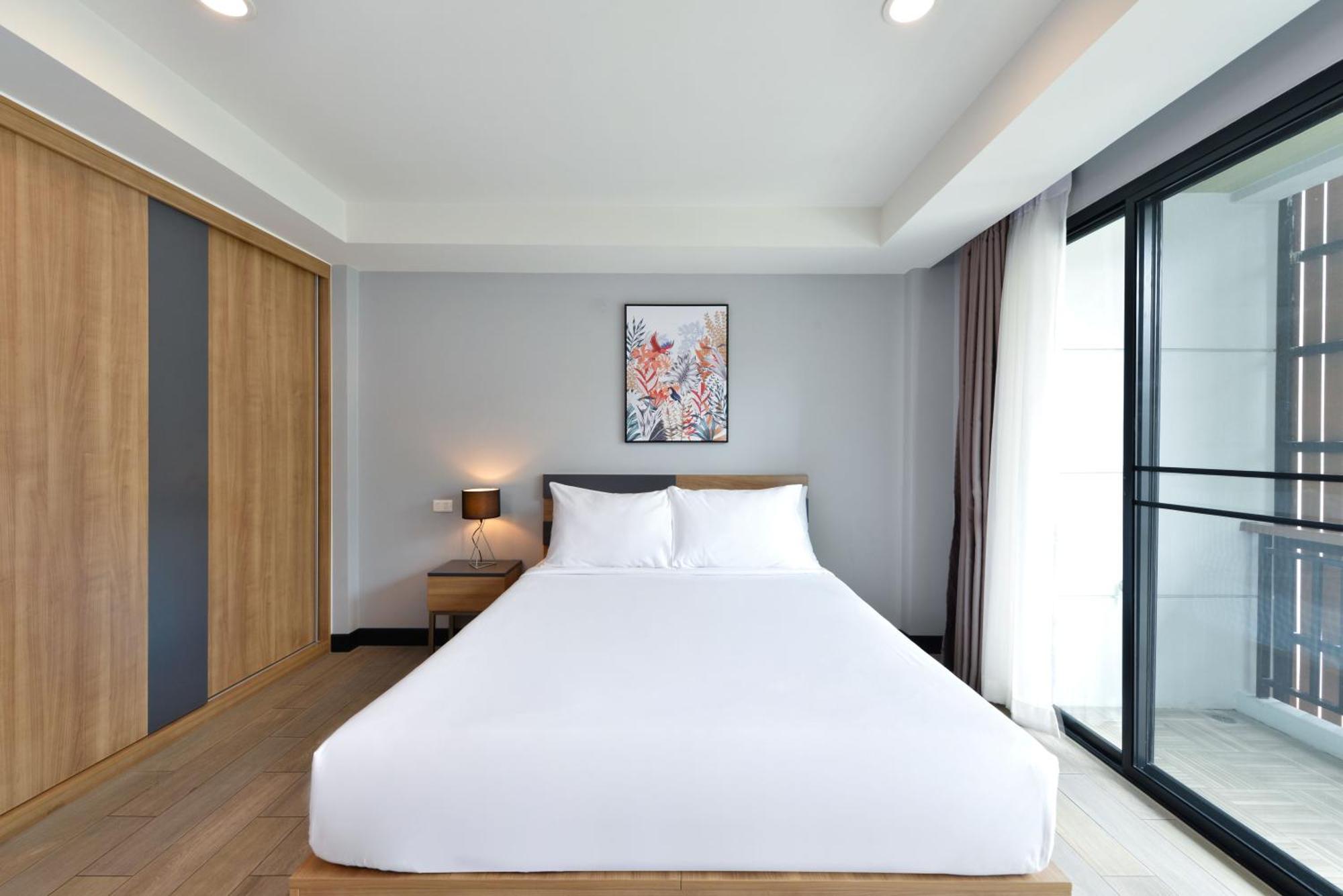Queen Room with Garden View