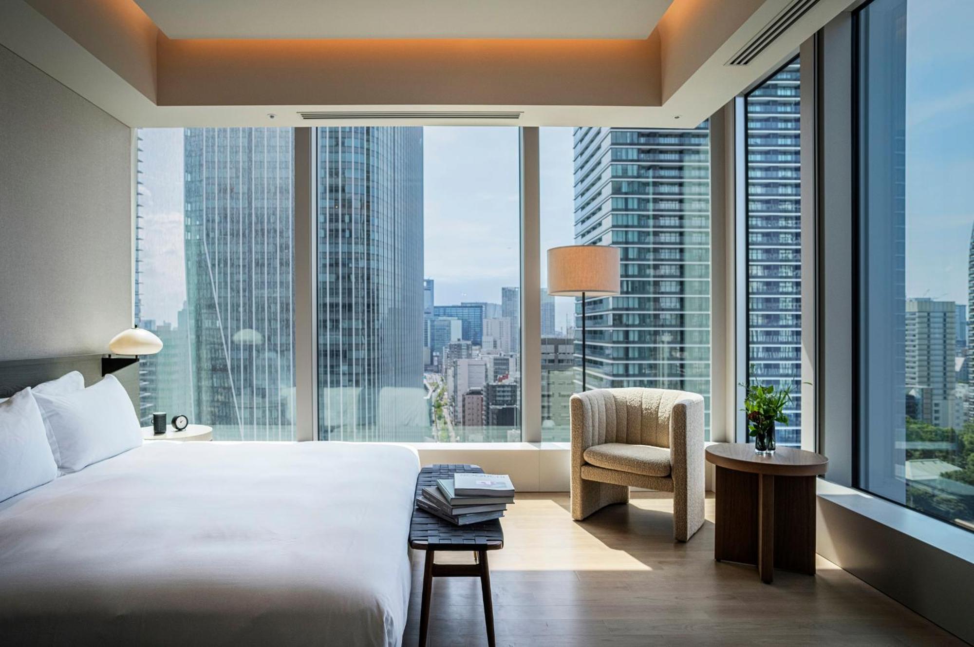 Corner Suite with One King Bed and Panorama Tower View
