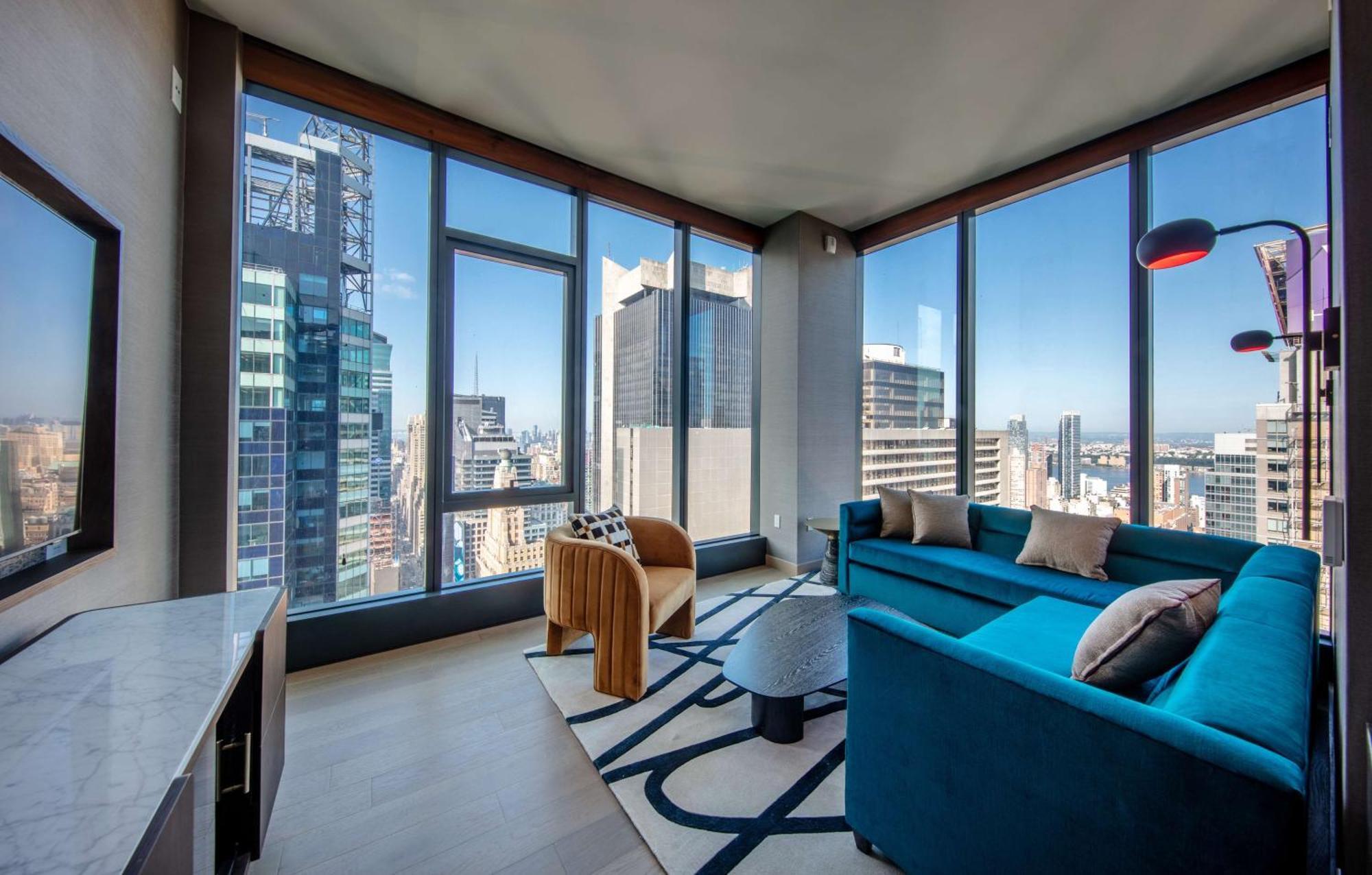 Corner King Suite Panoramic Square View