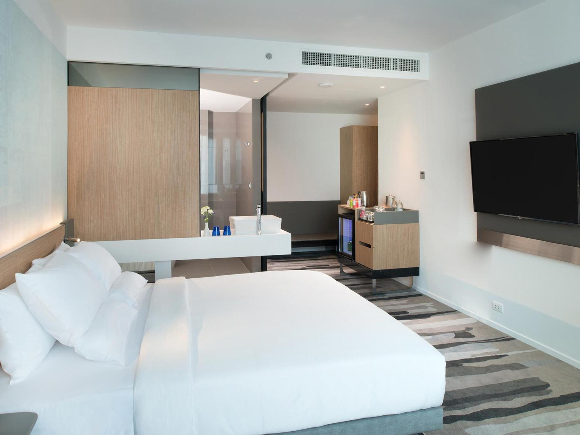 Grand Deluxe King Room with Bathtub