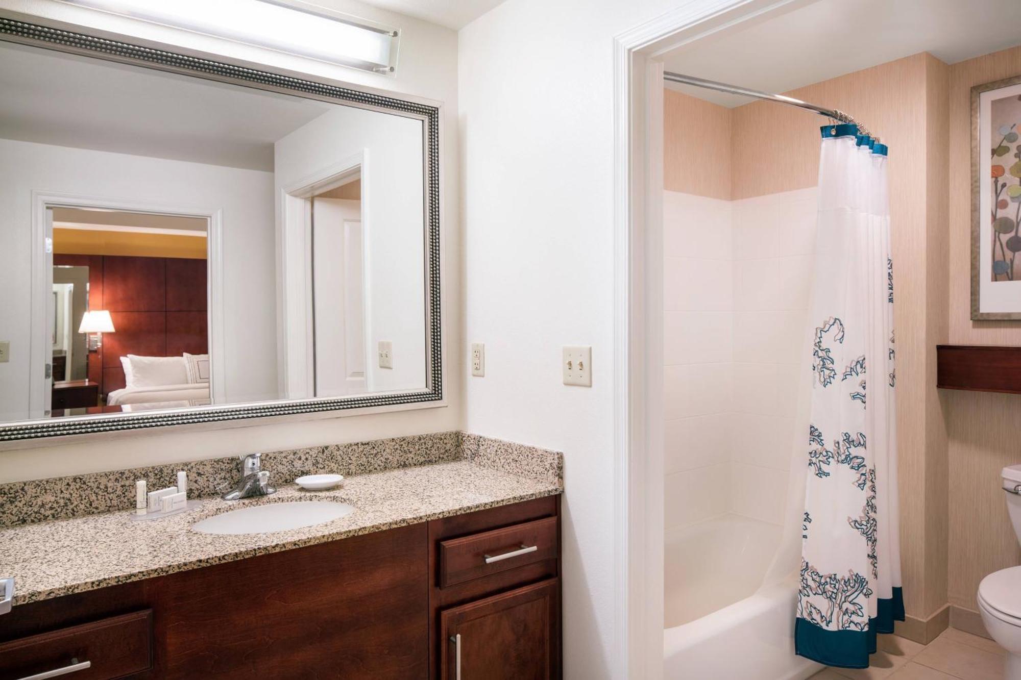 One-Bedroom King Suite